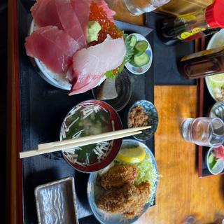 三色丼+カキフライ