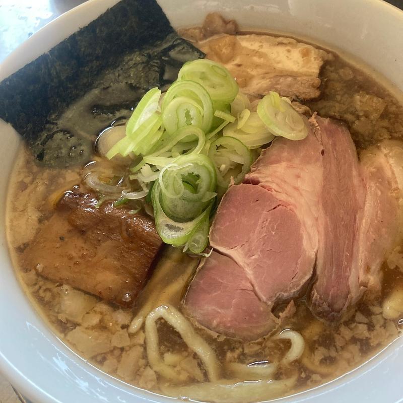 5種の食材のスープと手打ち足踏み麺の中華そば(栃木中華そば 神志)