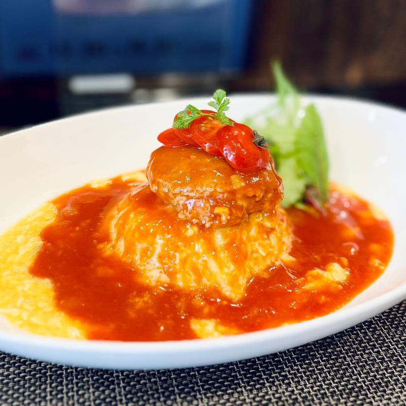 ハンバーグ乗せオムライス(レストラン&カフェ ルッシュ)