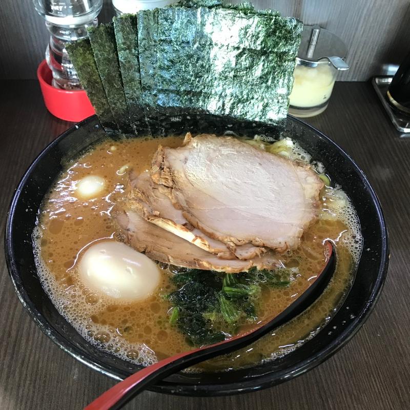 塩豚骨ラーメン並盛、味玉、ウズラ、ぶつ切りチャーシュー(源絆家)