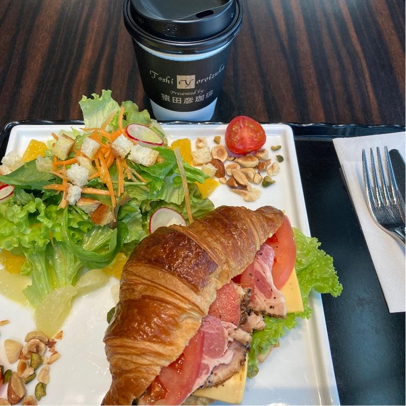 クロワッサンサンド(トシ ヨロイヅカ 東京)