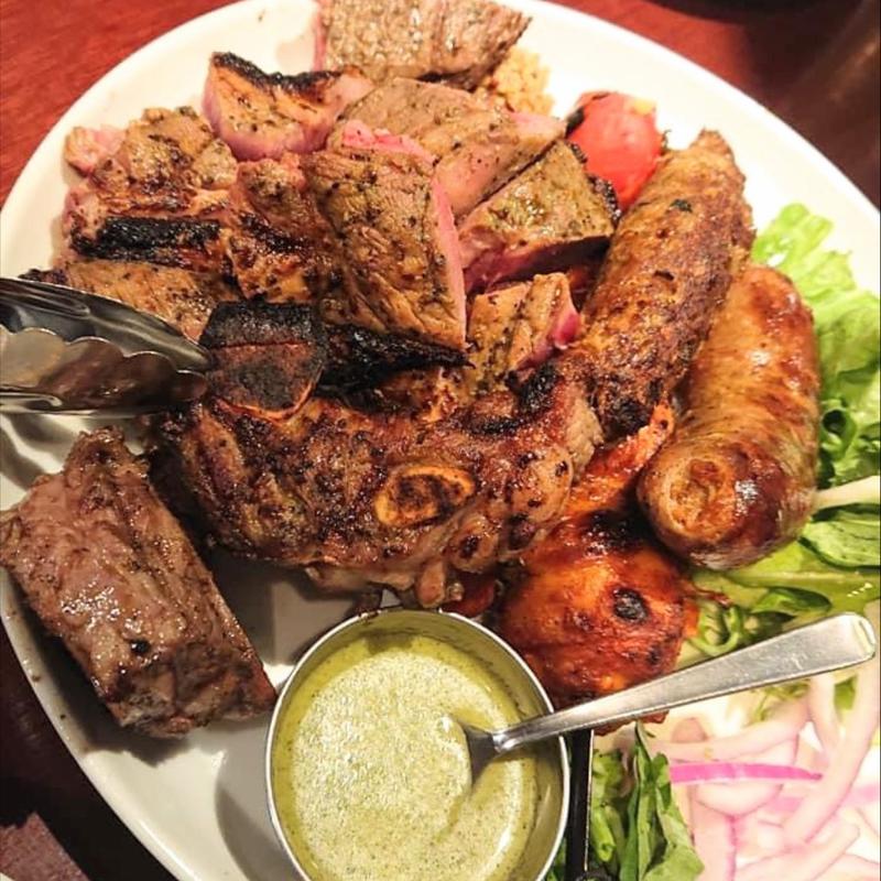 ラムステーキと黒毛和牛のケバブ ソーセージグリル盛り合わせ(エリックサウスマサラダイナー)