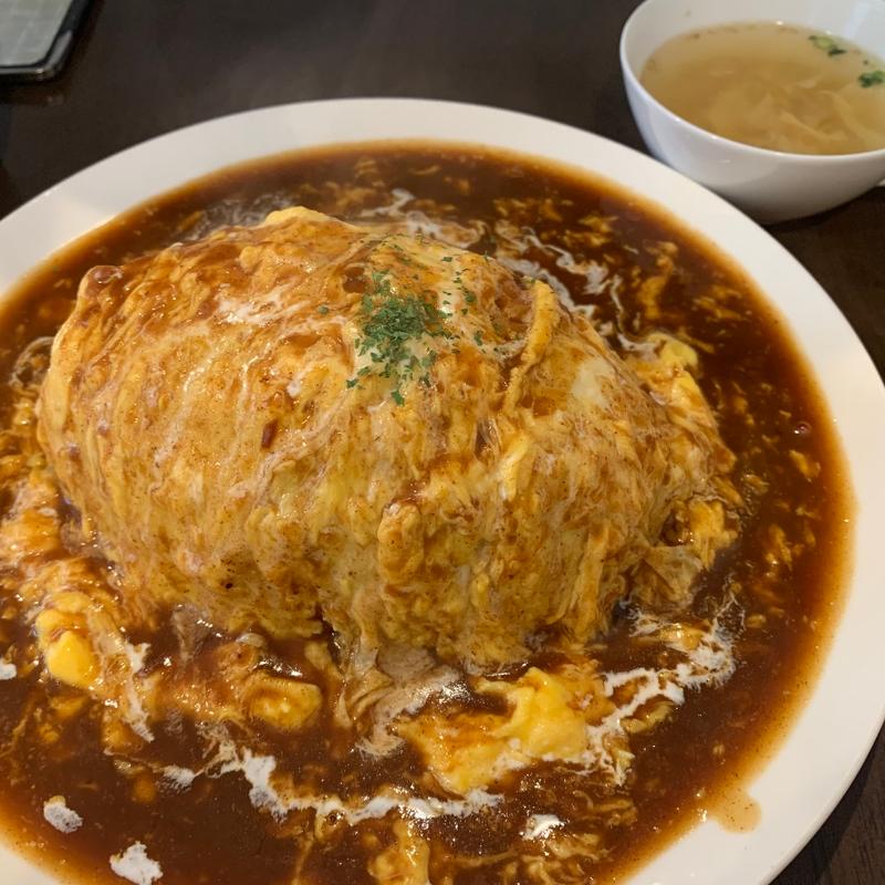 ガーリックチキンのふわふわオムライス(キッチン ポテ )