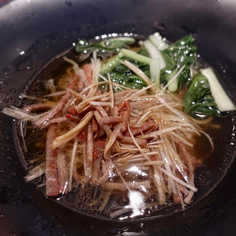 細切りチャーシューと葱入りつゆそば(中国料理「驊騮(カリュウ)」)