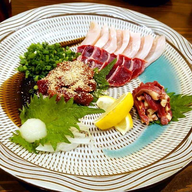 鶏刺身の盛り合わせ(鳥森)