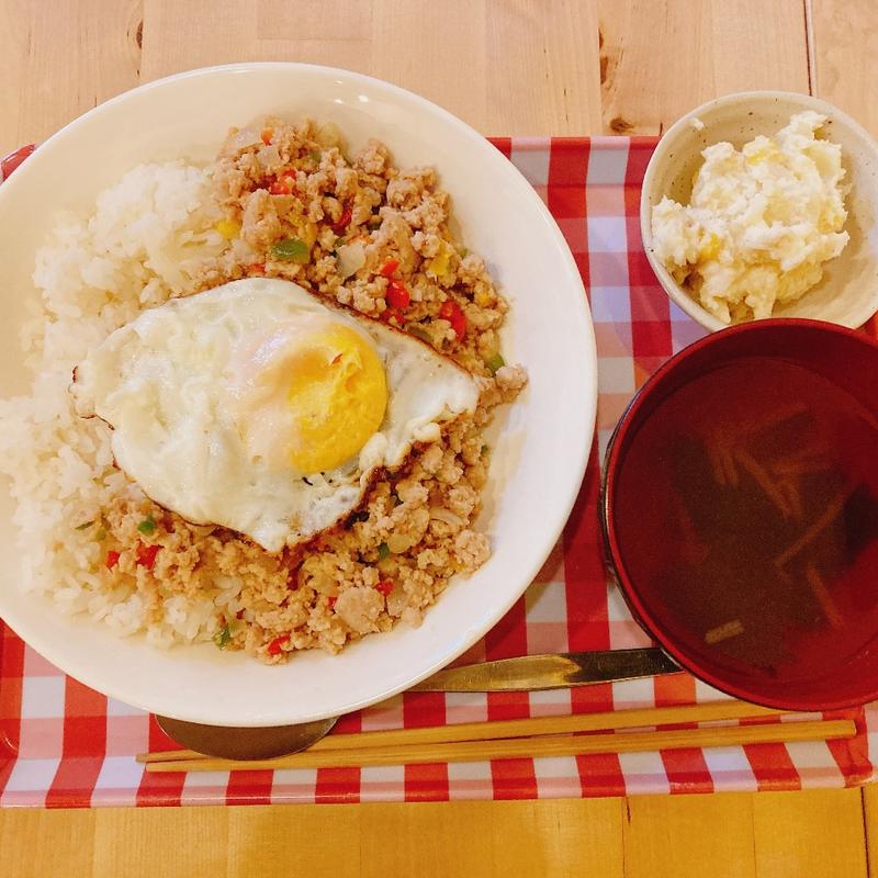 ガパオ風ライス、ポテトサラダ、スープ(ぐるぐる食堂 / Guru-Guru Shokudo)