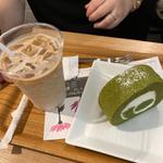抹茶ロールケーキ＆カフェラテ