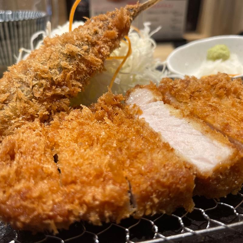 アジフライとロースカツ(とんかつ神楽坂さくら 岡山高柳店)