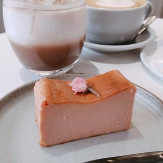 桜のバスクチーズケーキ(RAD BROS CAFE)