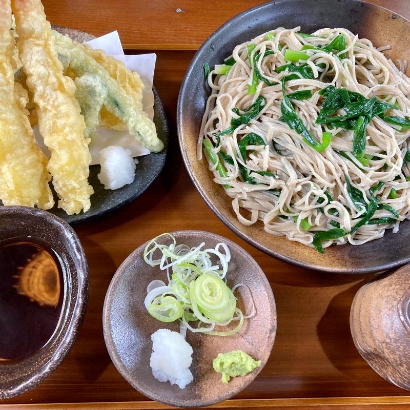 海老天もりそばのニラ入り(蕎花)
