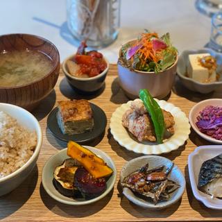 豆皿の定食(小春日和TOKYO)