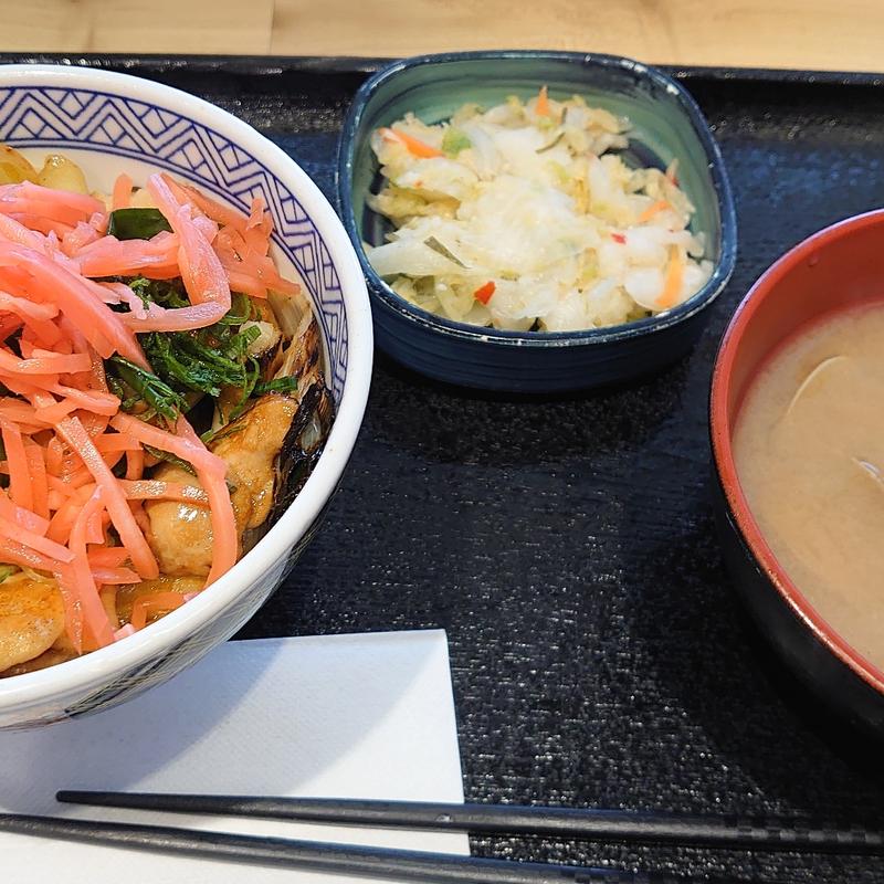 焦がしねぎ焼鳥丼　お新香セット　あさり汁(吉野家 大井町駅西口店 )