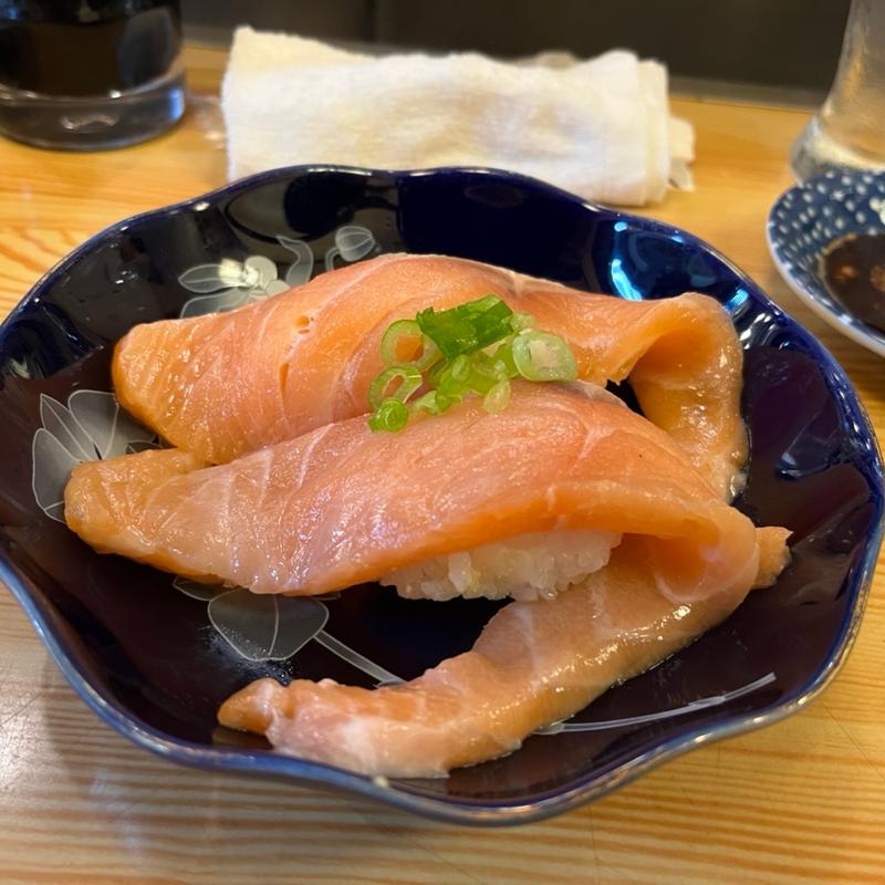 サーモンのにぎり(一楽寿司)