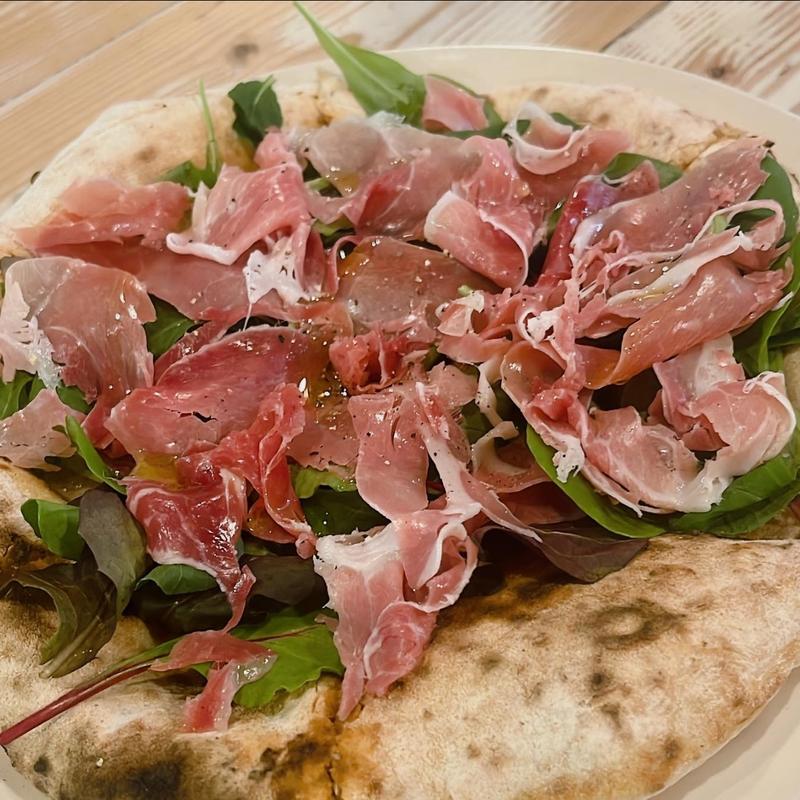 生ハムとモナミチーズ(クワモンペ （KUWA MONPE）)