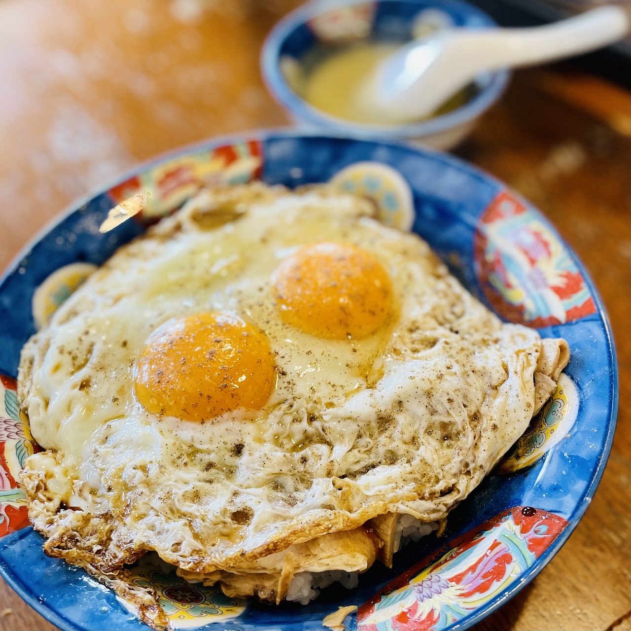 ご当地キティ　今治限定　焼豚玉子飯　根付　10個 愛媛県今治市発のご当地グルメコラボ「今治焼豚玉子飯」全国発売