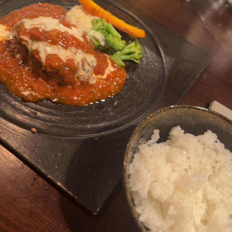 トマトソースハンバーグ(ウーズバーグ （Woo's Burg）)