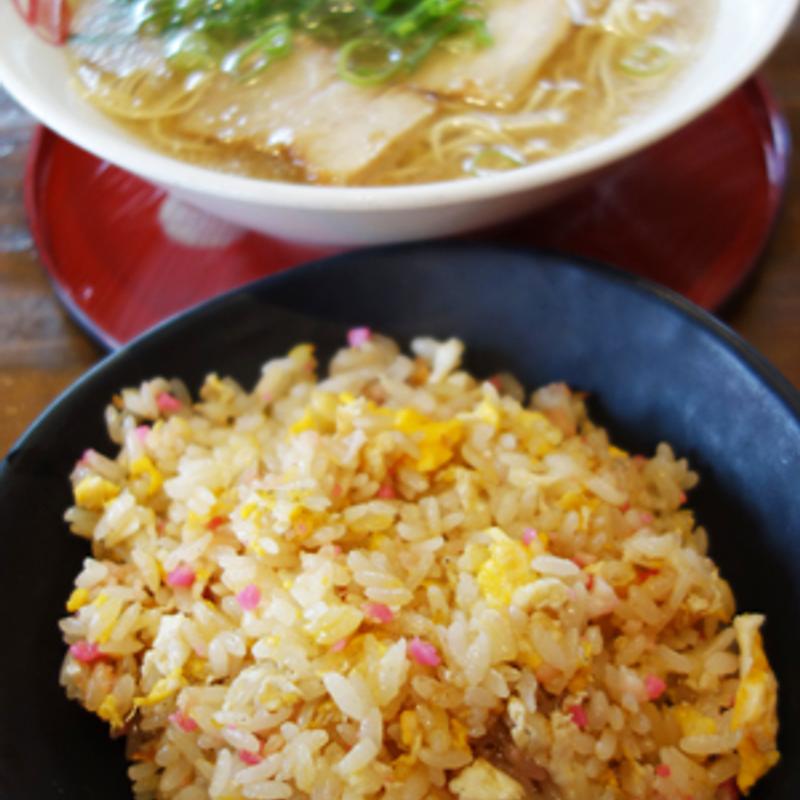 ラーメン＋半焼き飯(太宰府 八ちゃんラーメン 天神店)