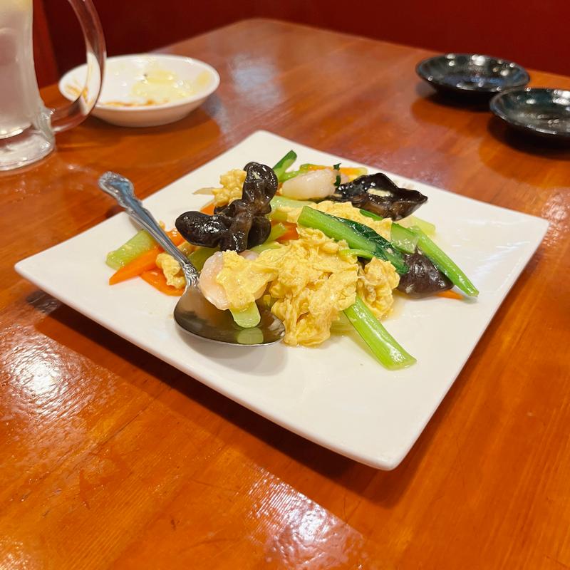 海老、キクラゲと玉子炒め(24時間餃子酒場 青物横丁店)