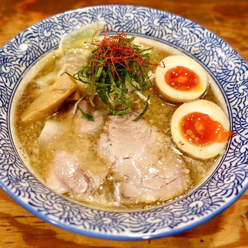 特製魚介塩らーめん（ワンタン･味玉子入）(麺は鎹 北新地店)