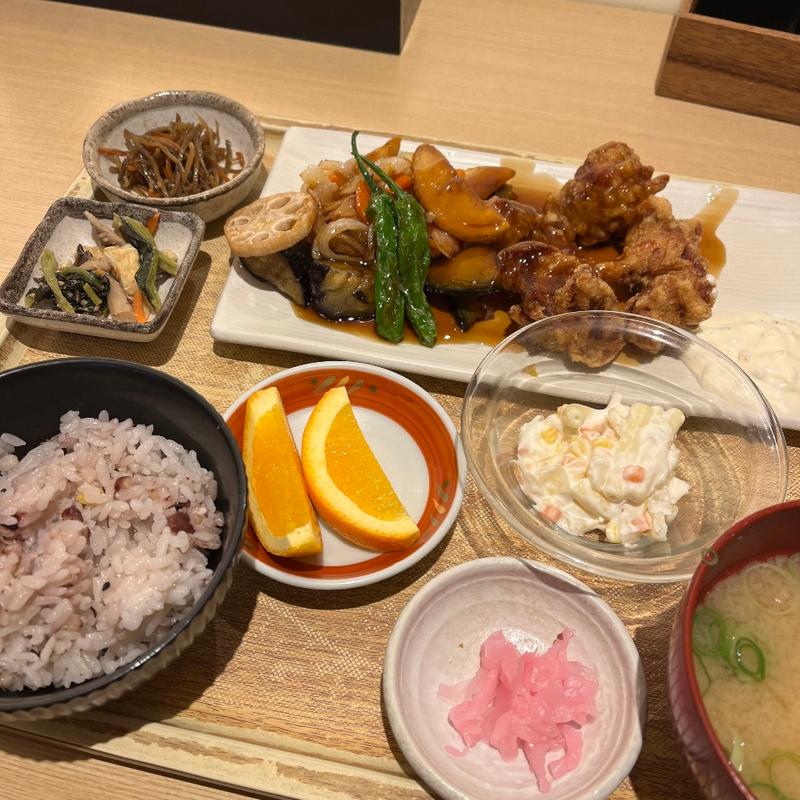 チキン南蛮と温野菜定食　十五穀米半分(さち福やCAFE グランエミオ所沢店)