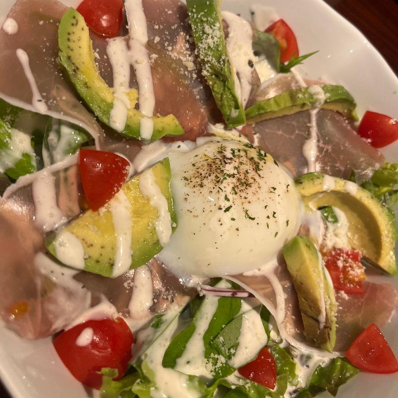 生ハムとアボガドサラダ(肉問屋じゅわっち )