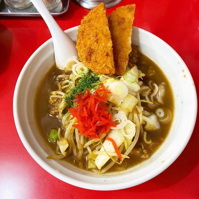 ソースラーメンハムカツのせ(中華料理 大輦)