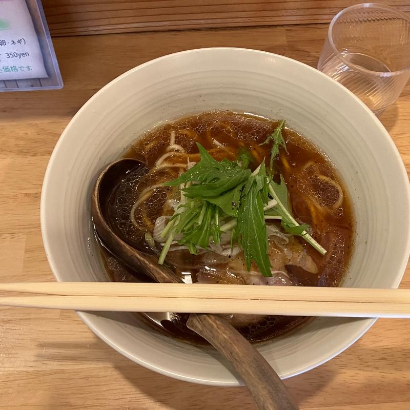 黒醤油ラーメン(麺や七)