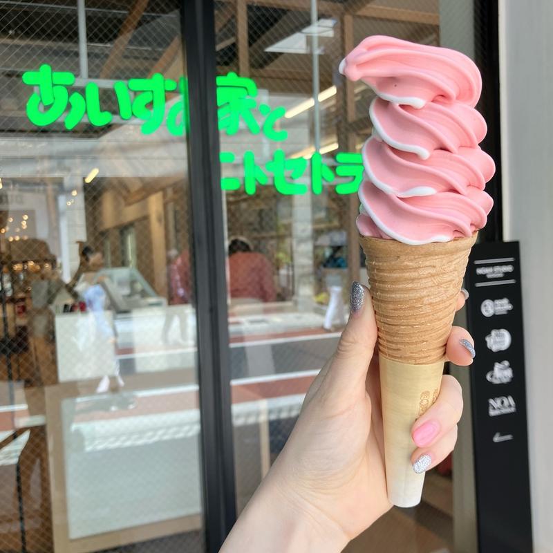 濃いミルク＆生イチゴミックスソフトクリーム(あいすの家とエトセトラ)