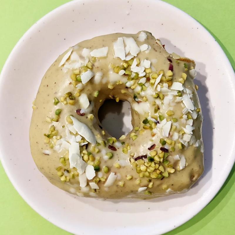 ホワイトチョコピスタチオ(Fluffy Donuts（フラッフィドーナツ）)