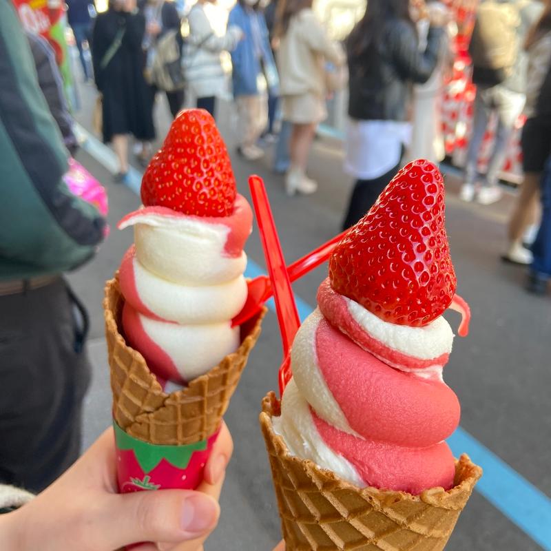 いちごミルキーソフト(築地 そらつき)