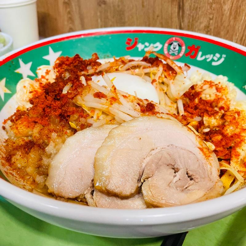 獄辛まぜそば＋温泉玉子＋チャーシュー1枚(ジャンクガレッジ カインズ羽生店)