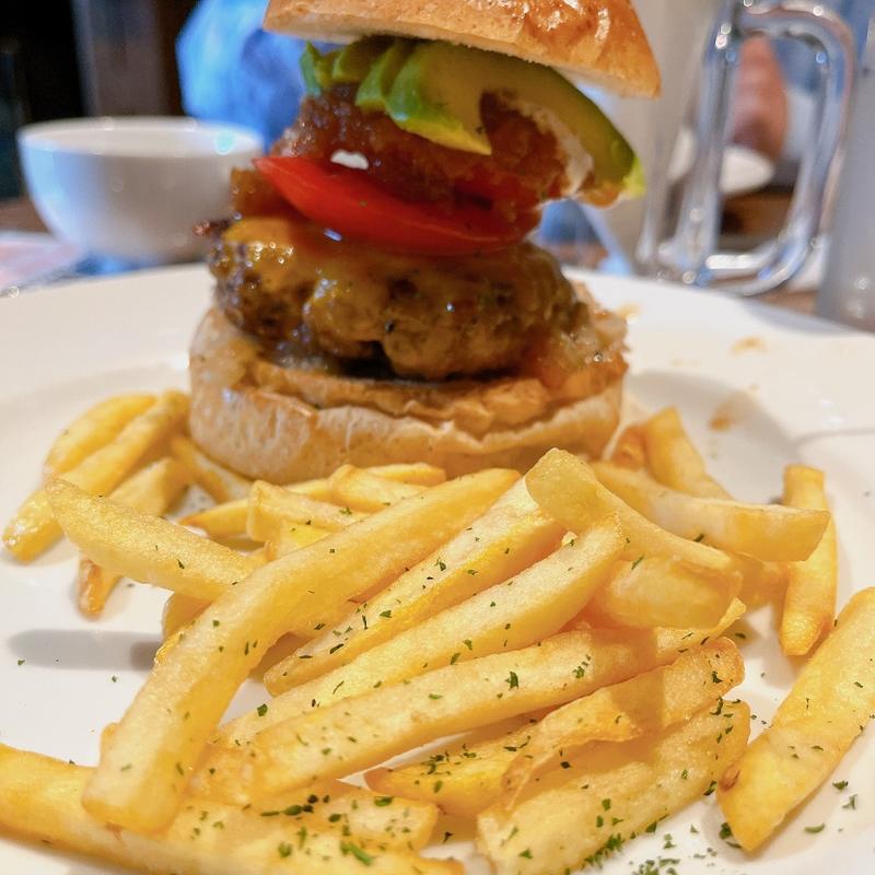 アボカドチーズバーガー(Burger & Beer bar HUNGRY)