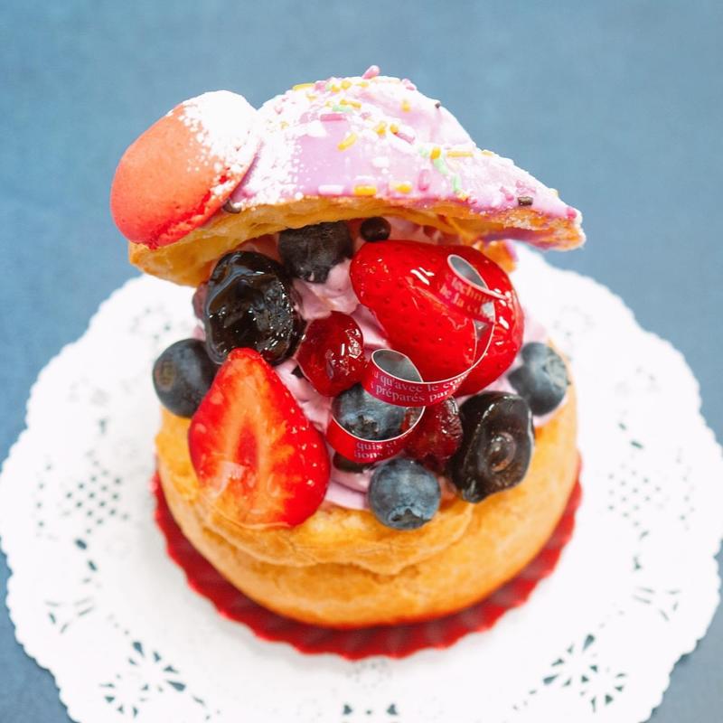 ブルーベリーヨーグルトシュークリーム(トリアノン洋菓子店 高円寺本店)