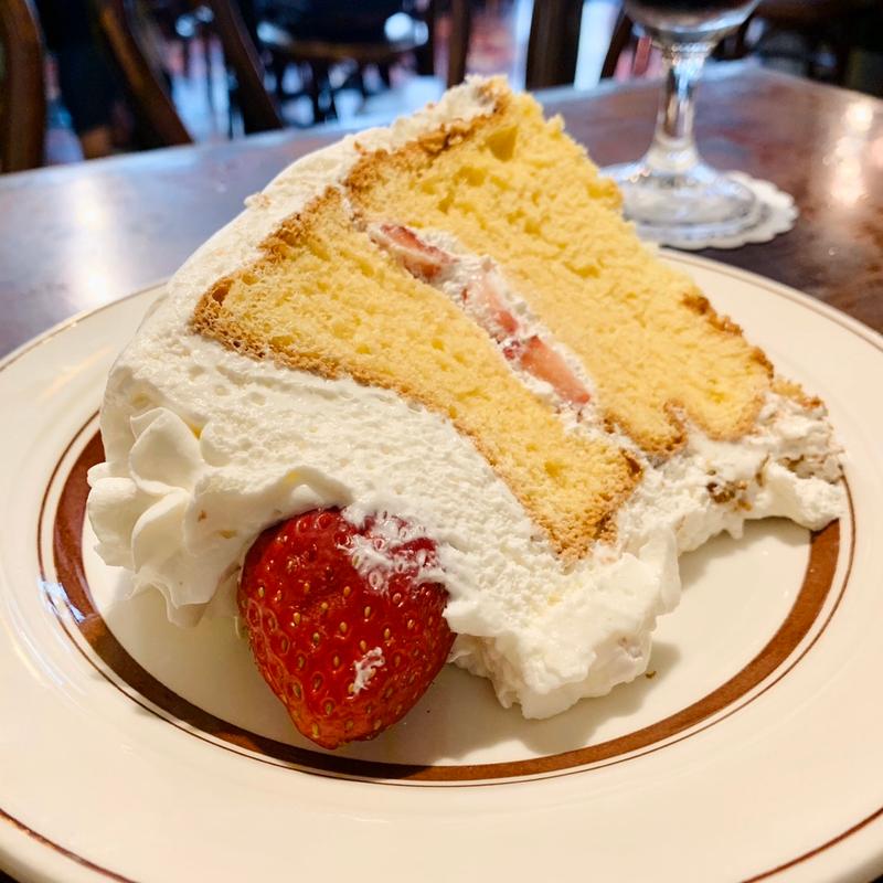 イチゴのっけのミルクシフォンケーキ(それいゆ )