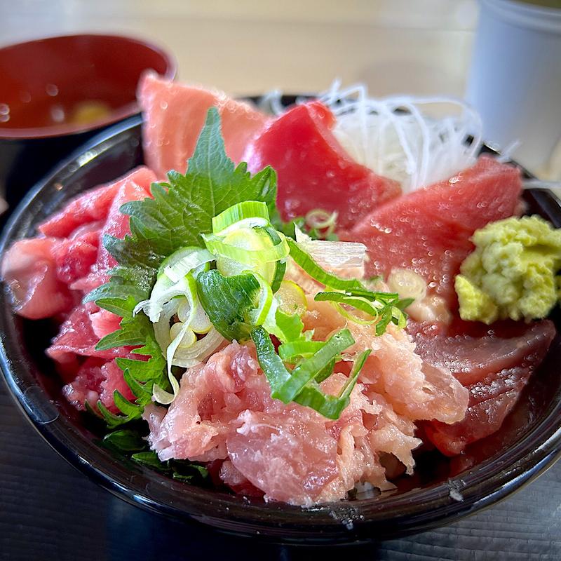 本マグロ三種丼(お食事処 千屋)