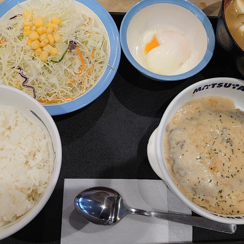 ホワイトソースハンバーグ定食　豚汁半熟卵(松屋 大井町店 )