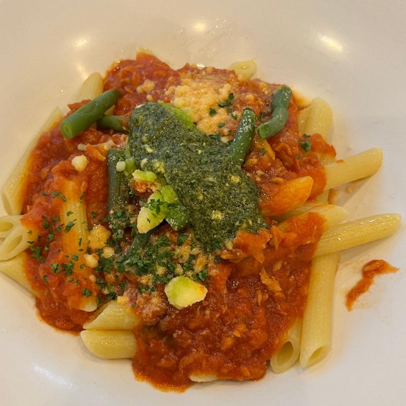 ツナとインゲンのトマトソースペンネジェノベーゼソース(カフェテリア カレ )