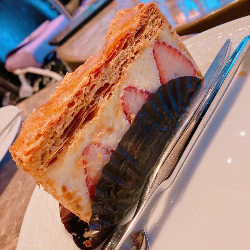 いちごのミルフィーユ(カフェ マルリー)