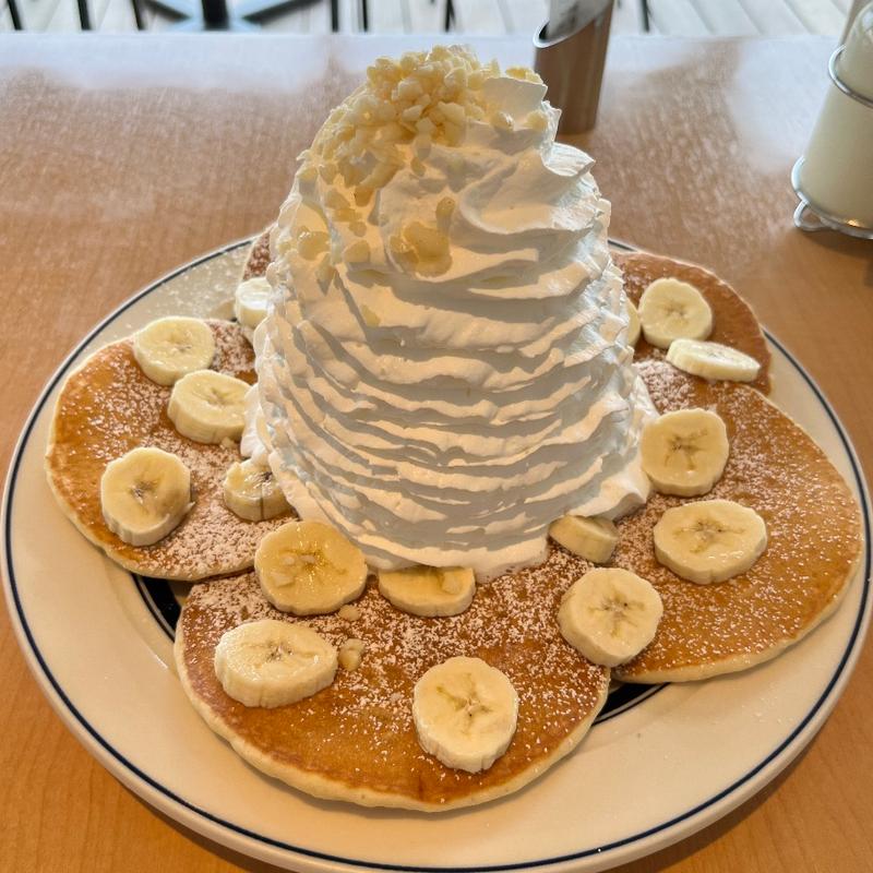 バナナ、ホップクリームパンケーキ(Eggs 'n Things お台場店)