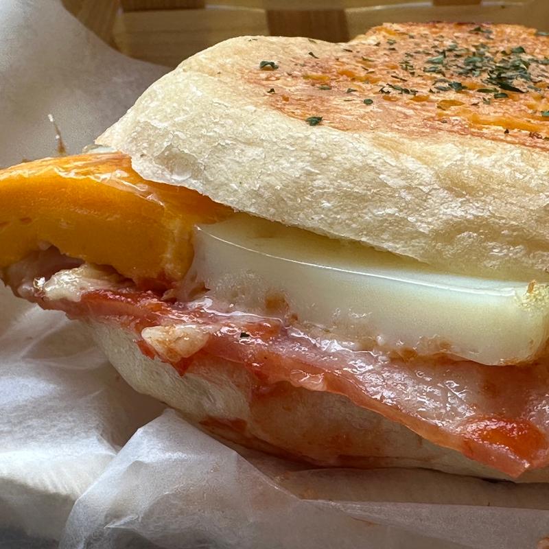 ベーコンエッグパニーニ(ハースブラウン 南万騎が原)