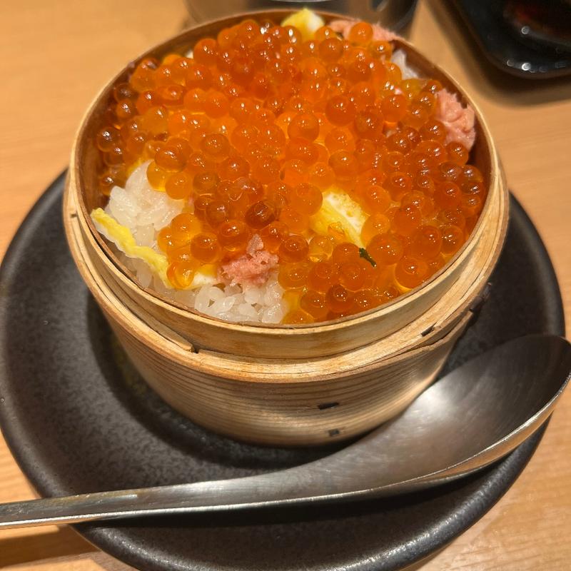 鮭といくらの親子飯(渋谷っ子居酒屋とととりとん)