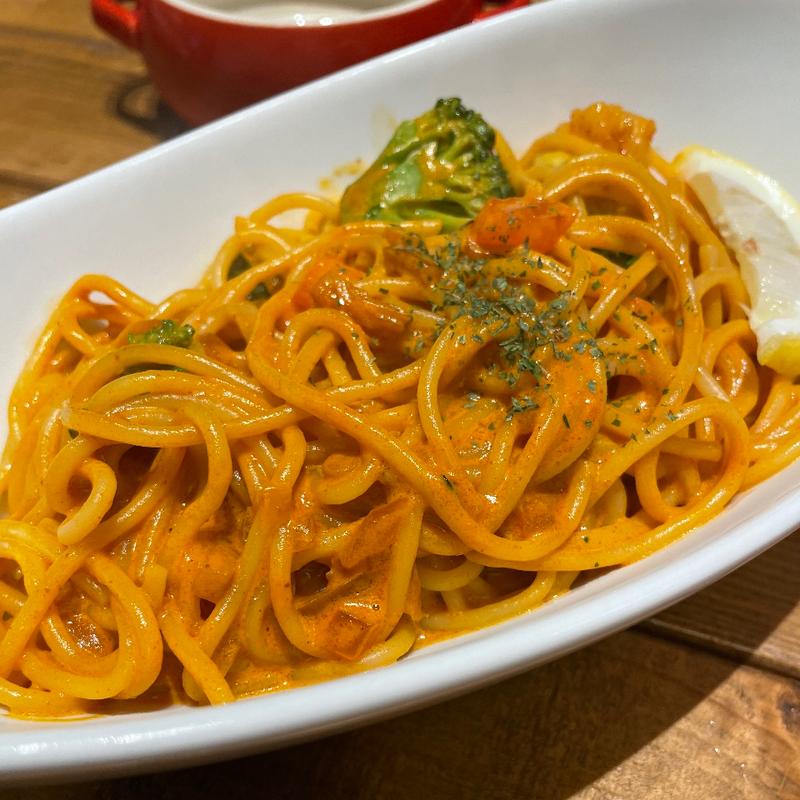 海老とトマトのクリームパスタ(ALOHAcafe HONMOKU since1976 アロハカフェ)