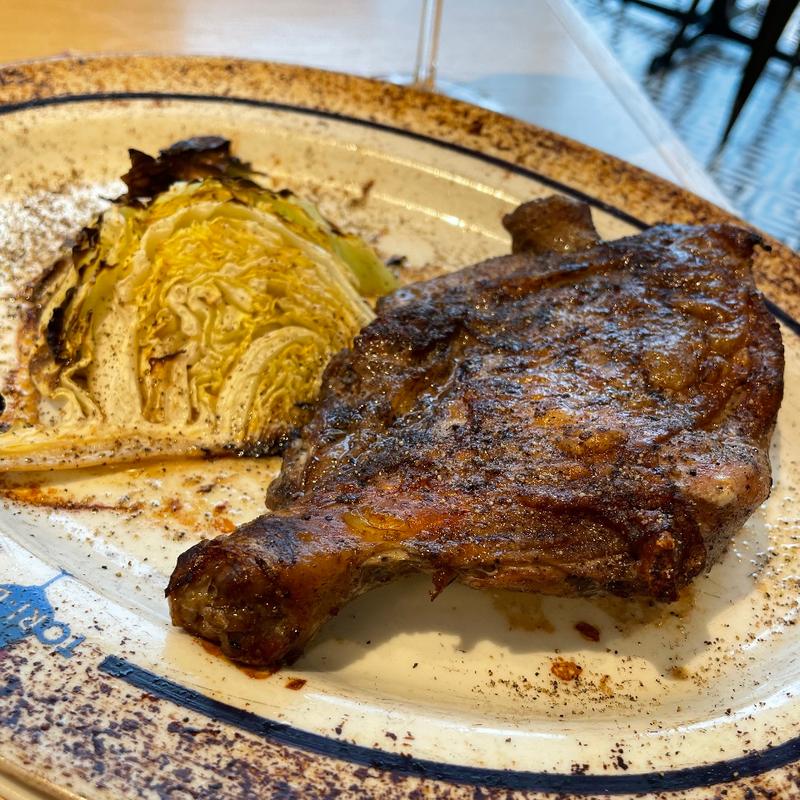 骨付き鶏もも肉一本揚げ焼き(天然かき氷＆フルーツパフェとちゃんぽん たち花)