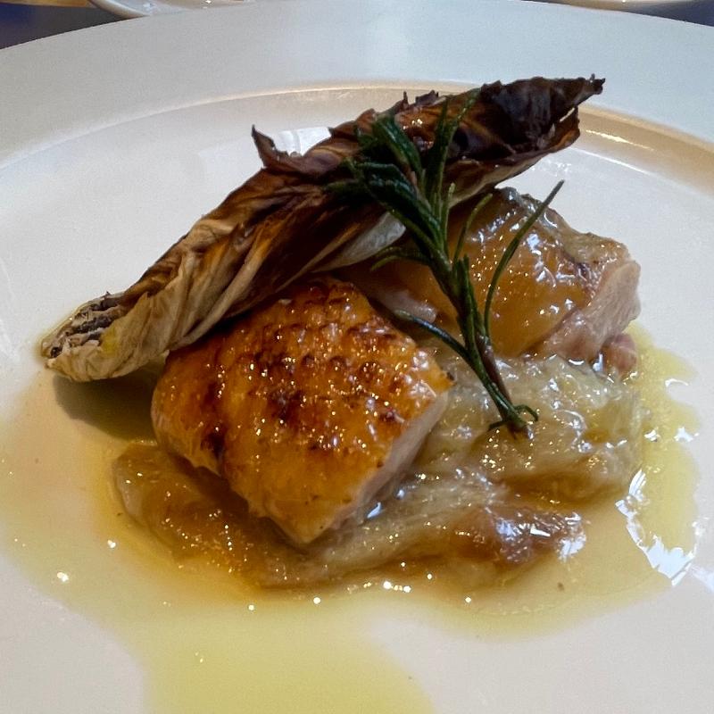 【肉料理】 ■地鶏モモ肉とバケットのオーブン焼き　ローズマリー風味 2時間フリーフロー(ガーデンキッチン「かるめら」)