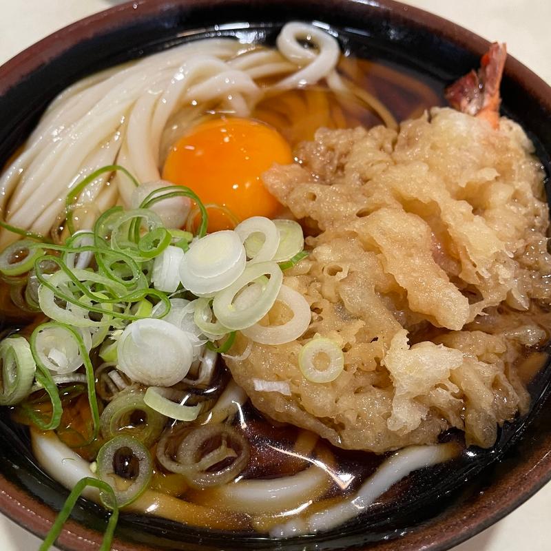 コロ中盛り＋エビ天＋生たまご(長命うどん 弁天通店)