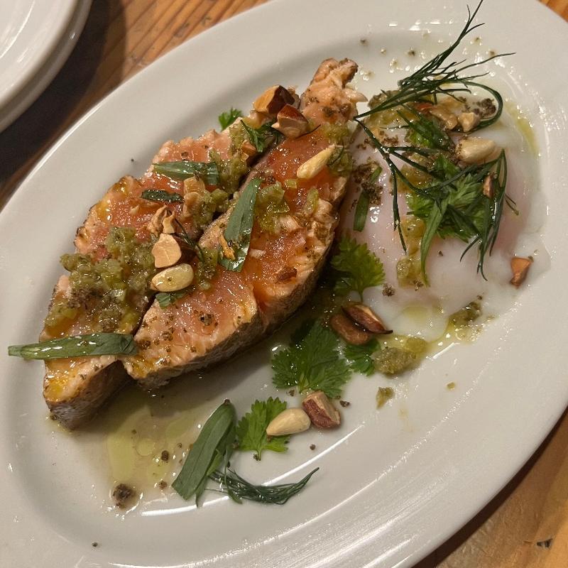 桜鱒の藁焼き半熟卵添え(ファロ)