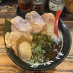黒チャーシュー麺、味玉、高菜トッピング(村田屋)