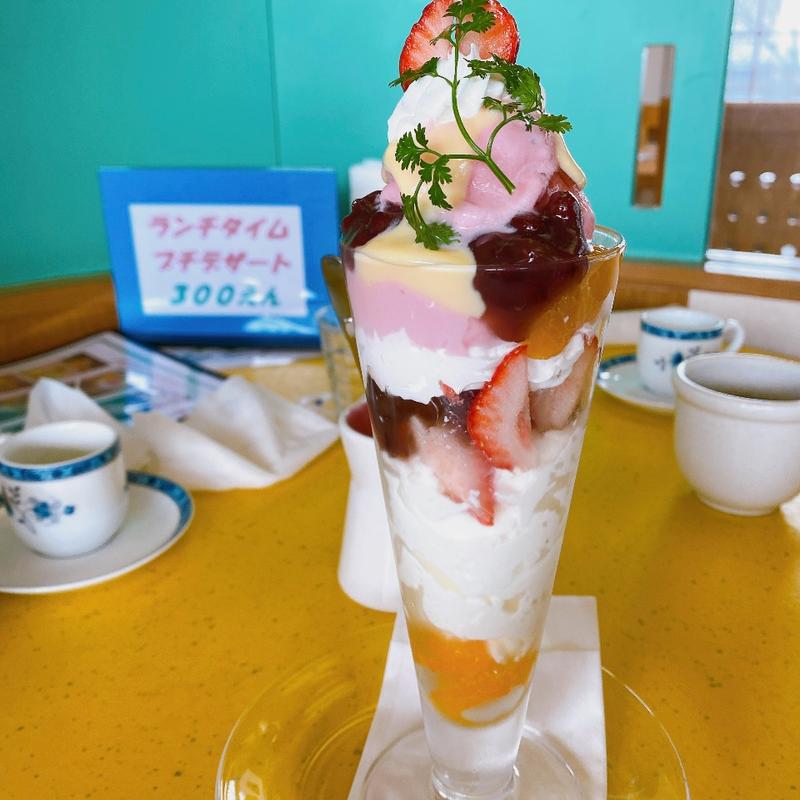 いちごパフェ(cafe Verde （カフェ ヴェルデ）)