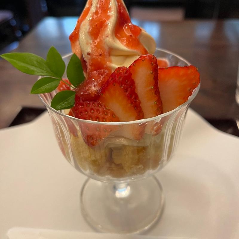 苺サンデー(武蔵野茶房 田無本店)