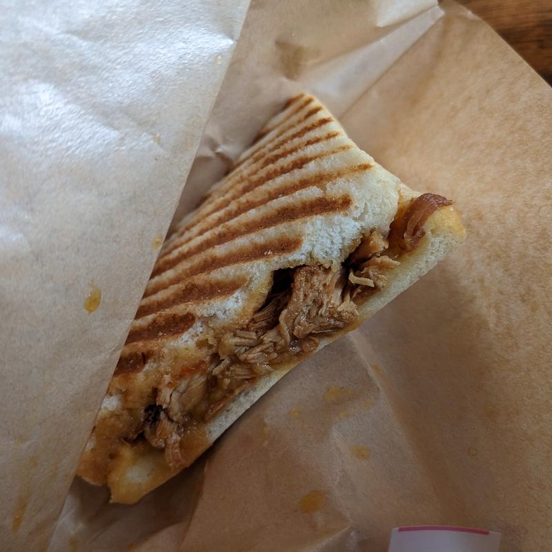 ほぐし豚の照り煮とシャキシャキレンコンサンド(GET BETTER coffee&sandwich)